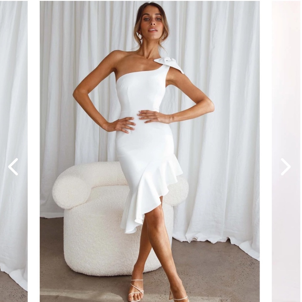 Selfie Leslie dress